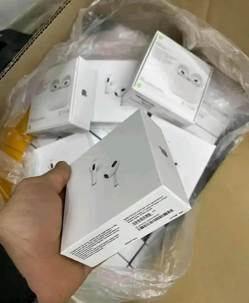 Apple AirPods - Image 9