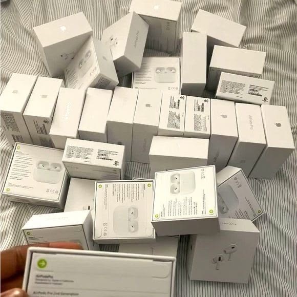 Apple AirPods - Image 2