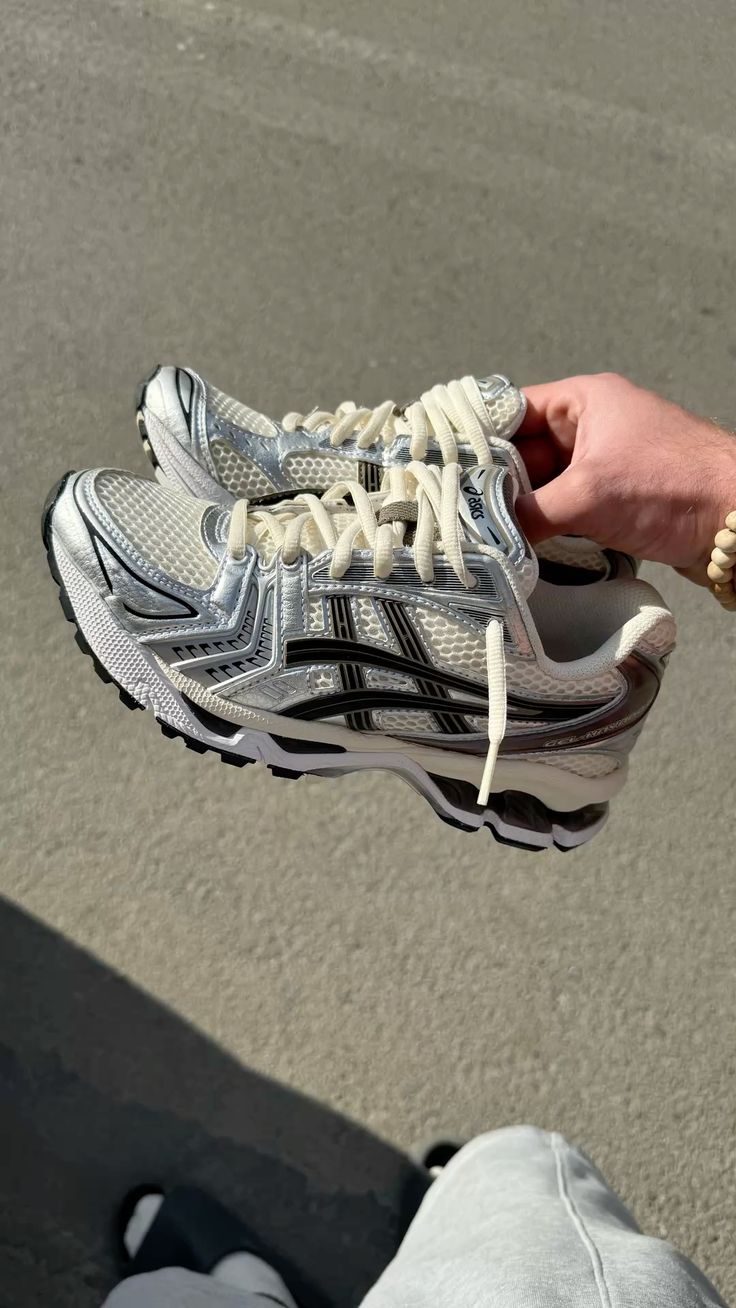 ASICS Gel-Kayano 14 Pallets