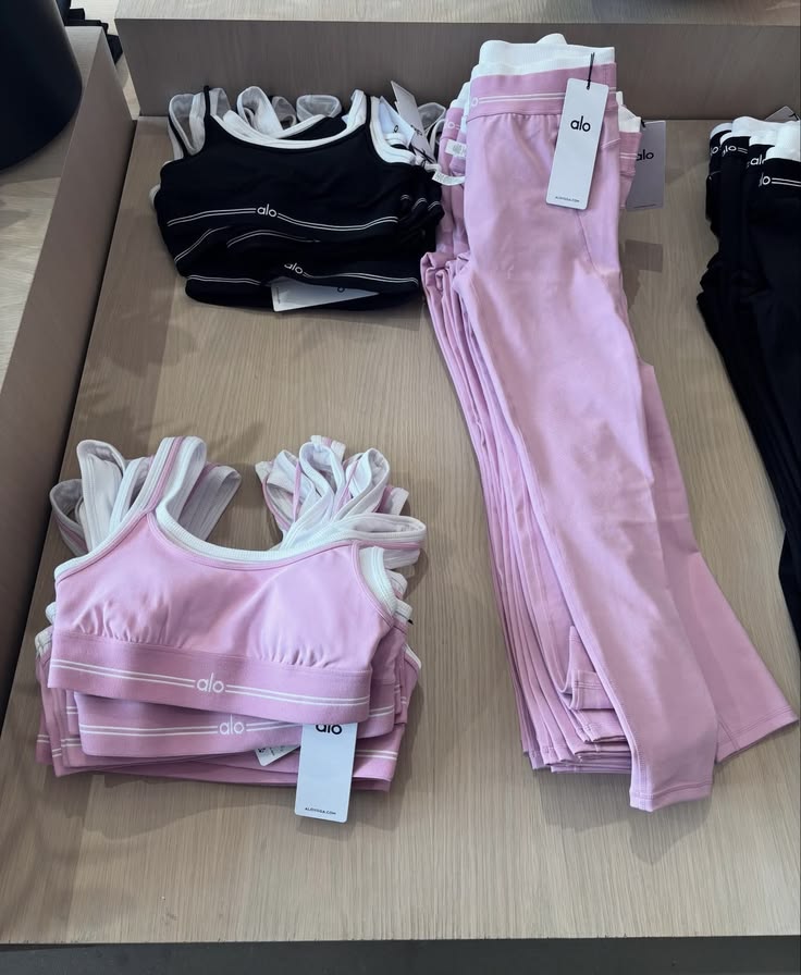 Alo Yoga Apparel Pallet - Image 4