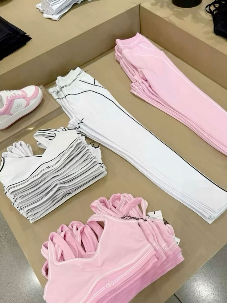 Alo Yoga Apparel Pallet
