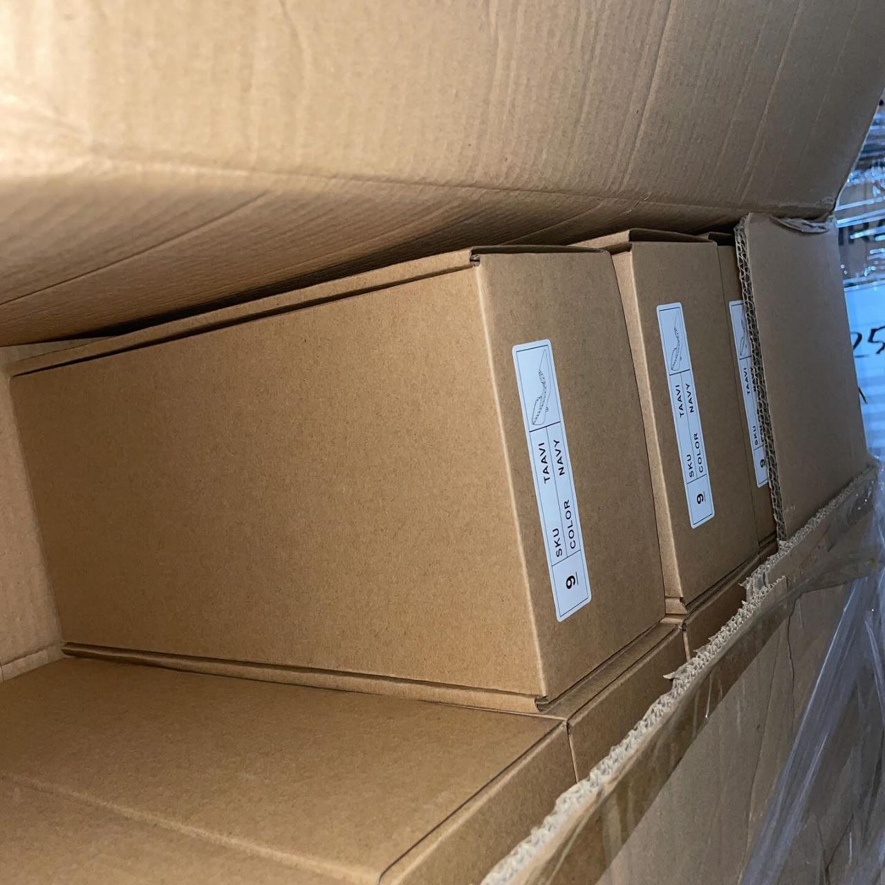 Pallet of women’s shoes and sandles - Image 4