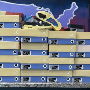 This pallets contains 30 pairs of mix Jordan shoes.